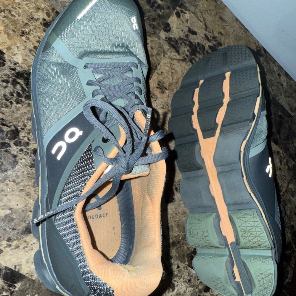 On cloud Running Gray and Peach women’s Sneakers